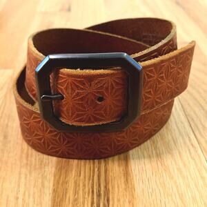 Gap women's Genuine Leather stamped Stars Belt size small